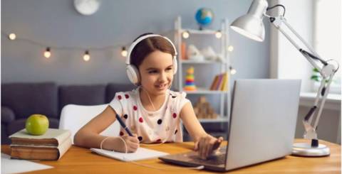 Moving Your Classes Online? Here’s How To Make It Work Moving Your Classes Online? Here’s How To Make It Work